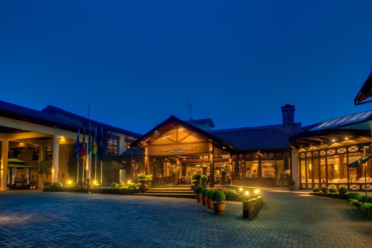 Wish Serrano Resort Gramado Extérieur photo The hotel at night